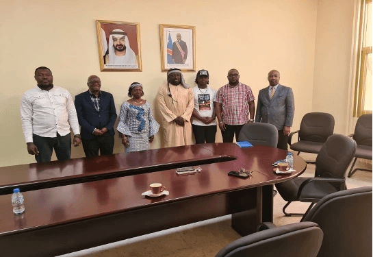 Ambassadeur Marie Ndjeka et quelques membres du personnel diplomatique de l’Ambassade et l’artiste musicien Celeo, monsieur Tubi, monsieur Bilongo et l’artiste musicien Ziky.